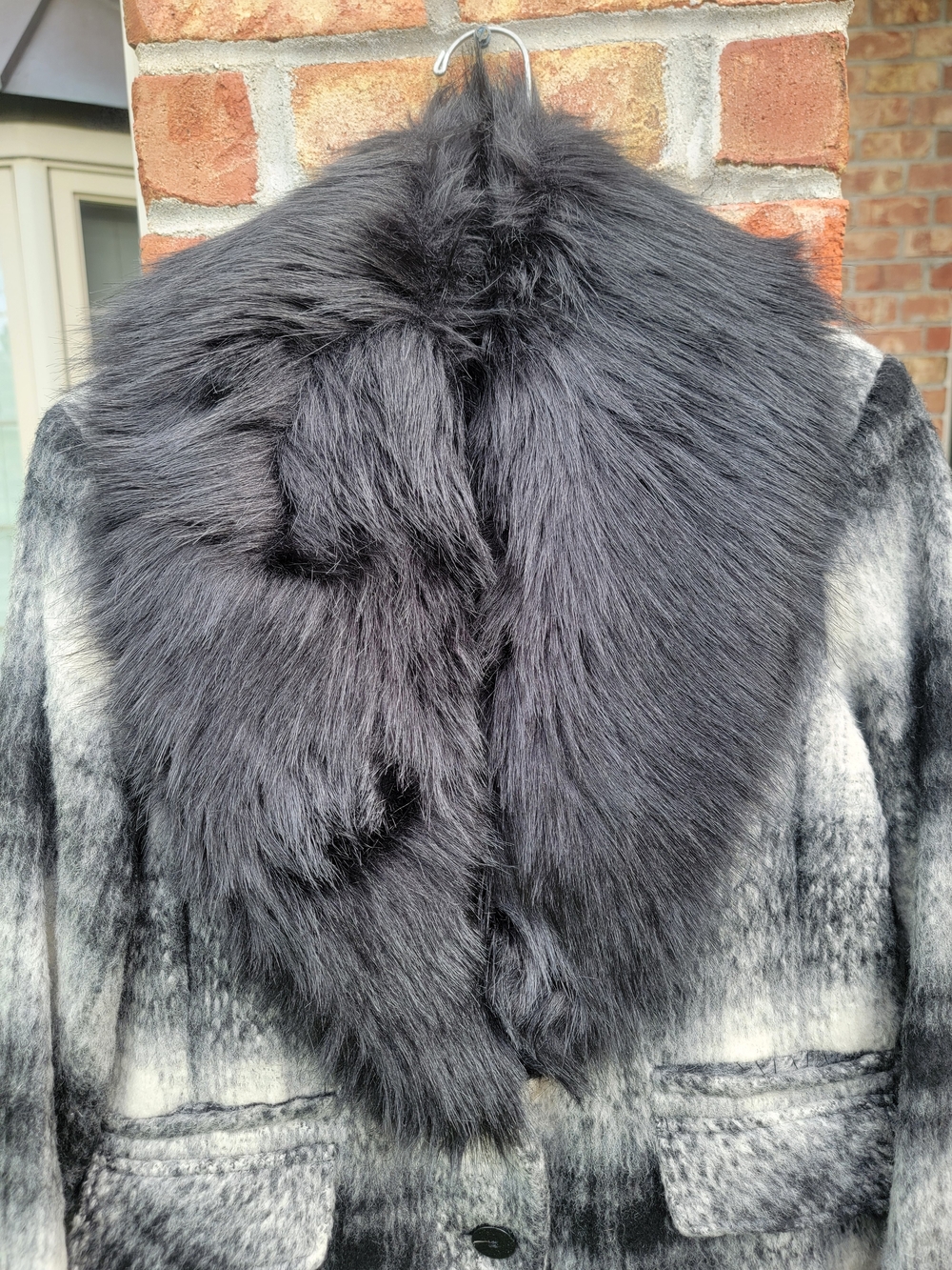 Laundry By Shelli Segal Black & White Plaid Coat with Faux Fur Collar - Picture 8 of 16